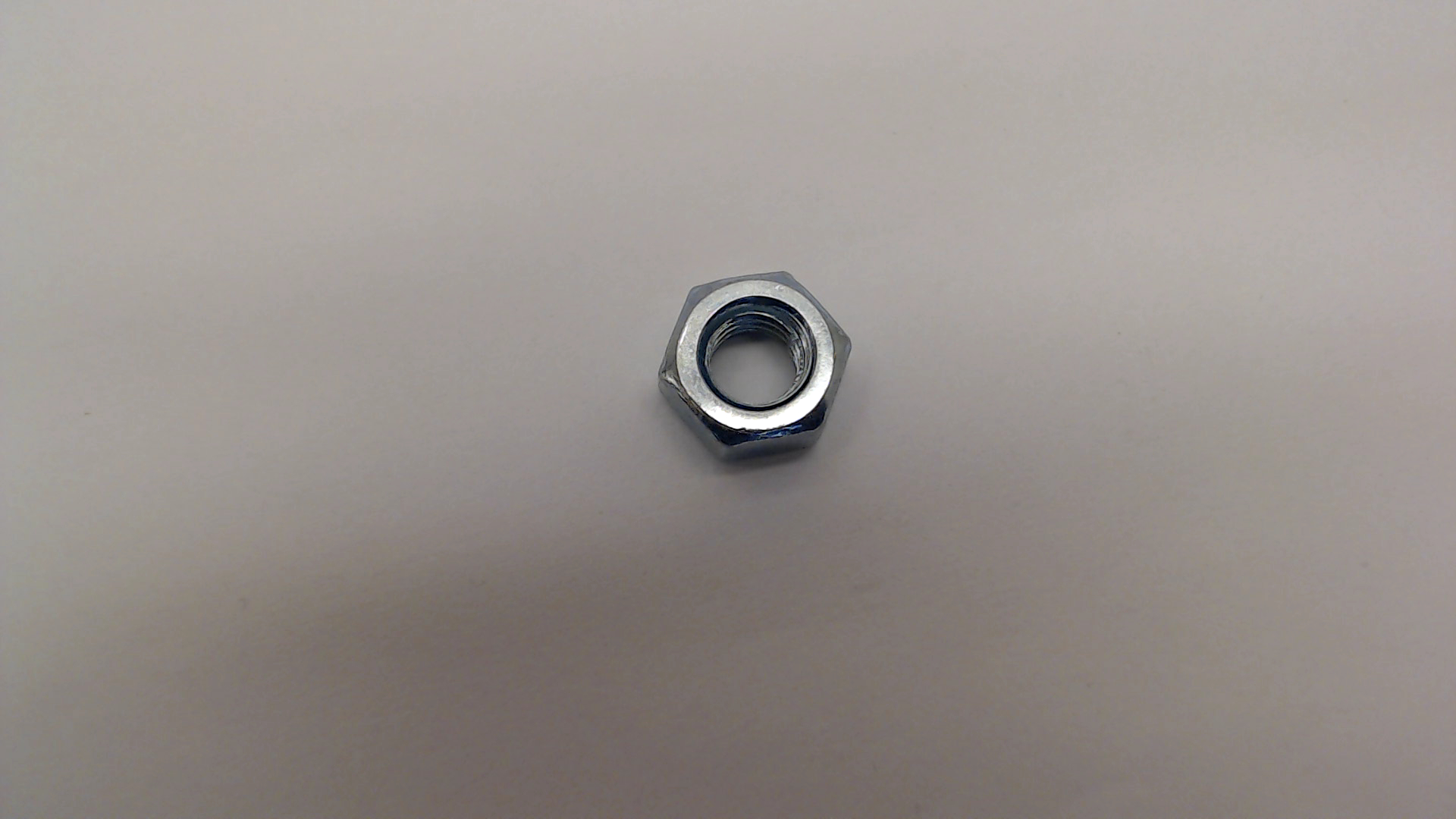 Hexagonal nut