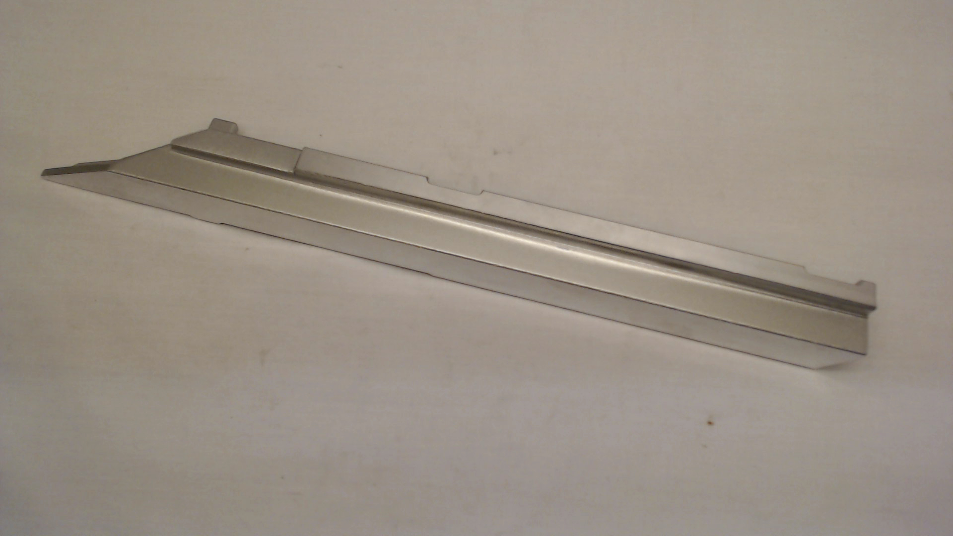 LOWER FENCE R          LS1016L